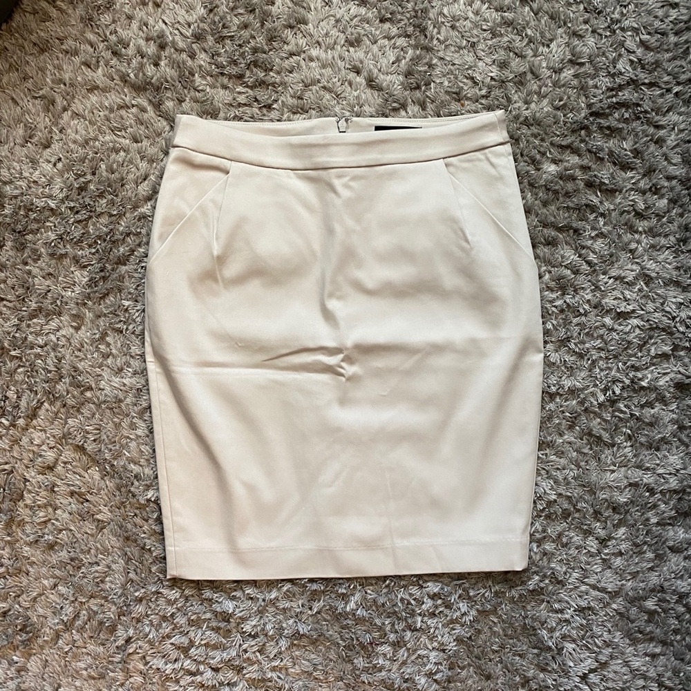 Express pencil skirt with pockets!